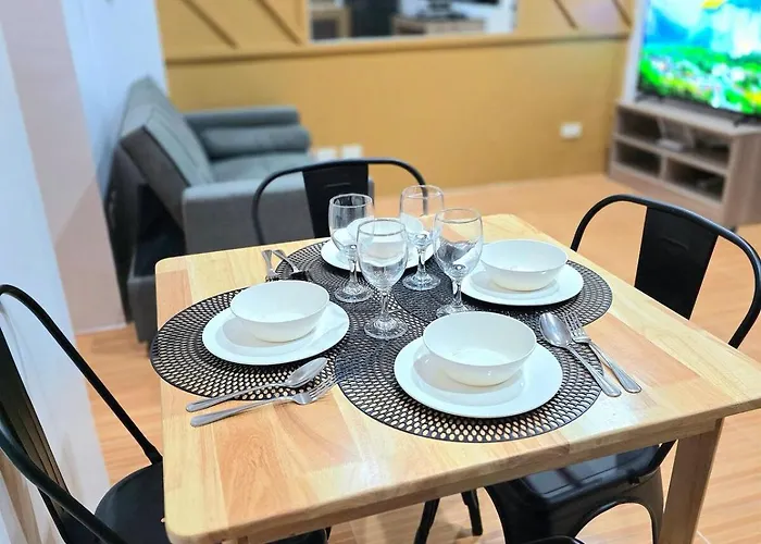 U7 La Guardia Townhouse 2 Bedroom Unit Near It Park Free Parking Apartment *