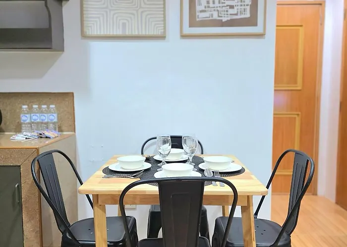 U7 La Guardia Townhouse 2 Bedroom Unit Near It Park Free Parking Cebu
